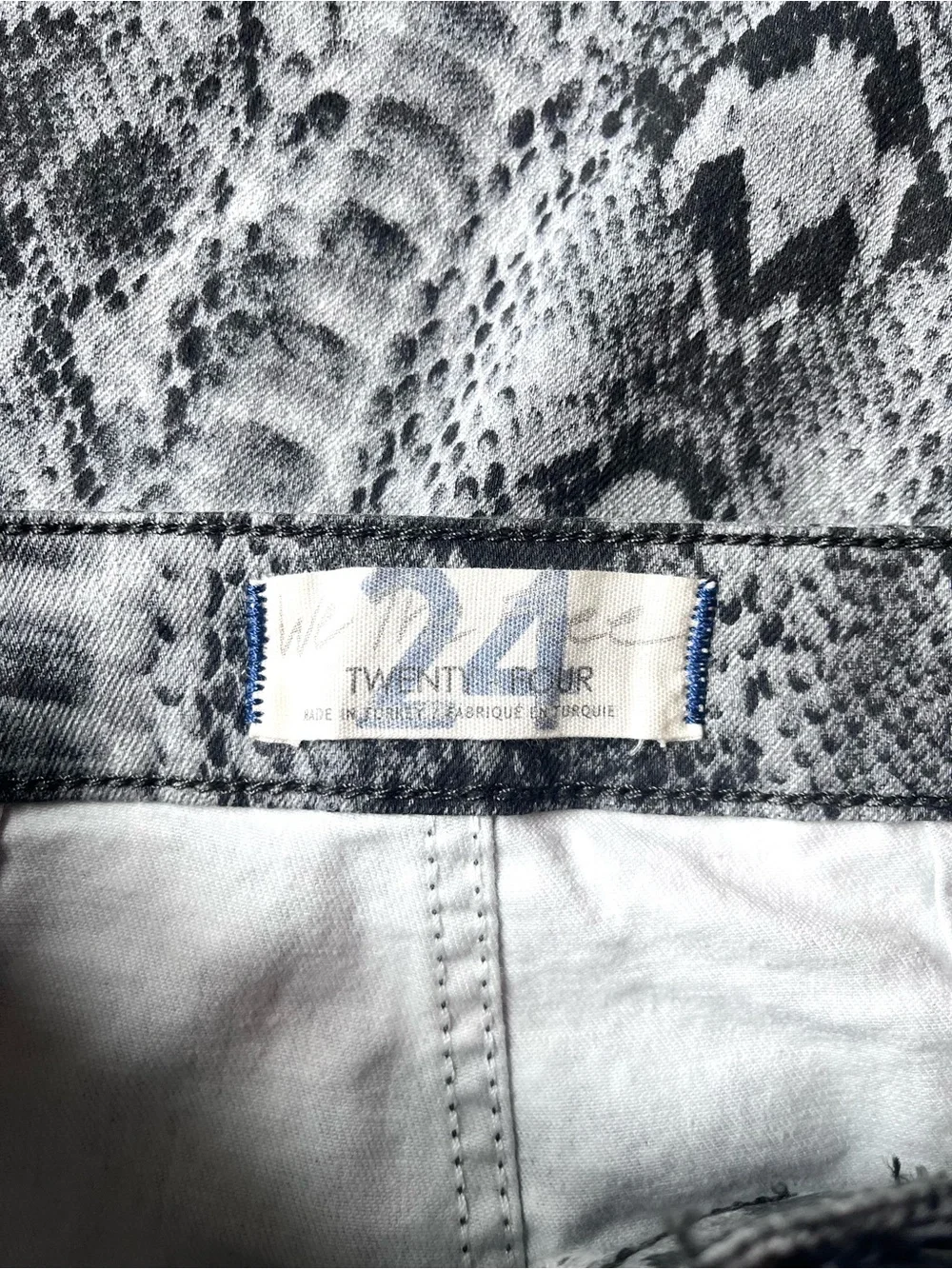 We The Free Women’s Just Float On High Waisted Snakeskin Flare Jeans 24 FP